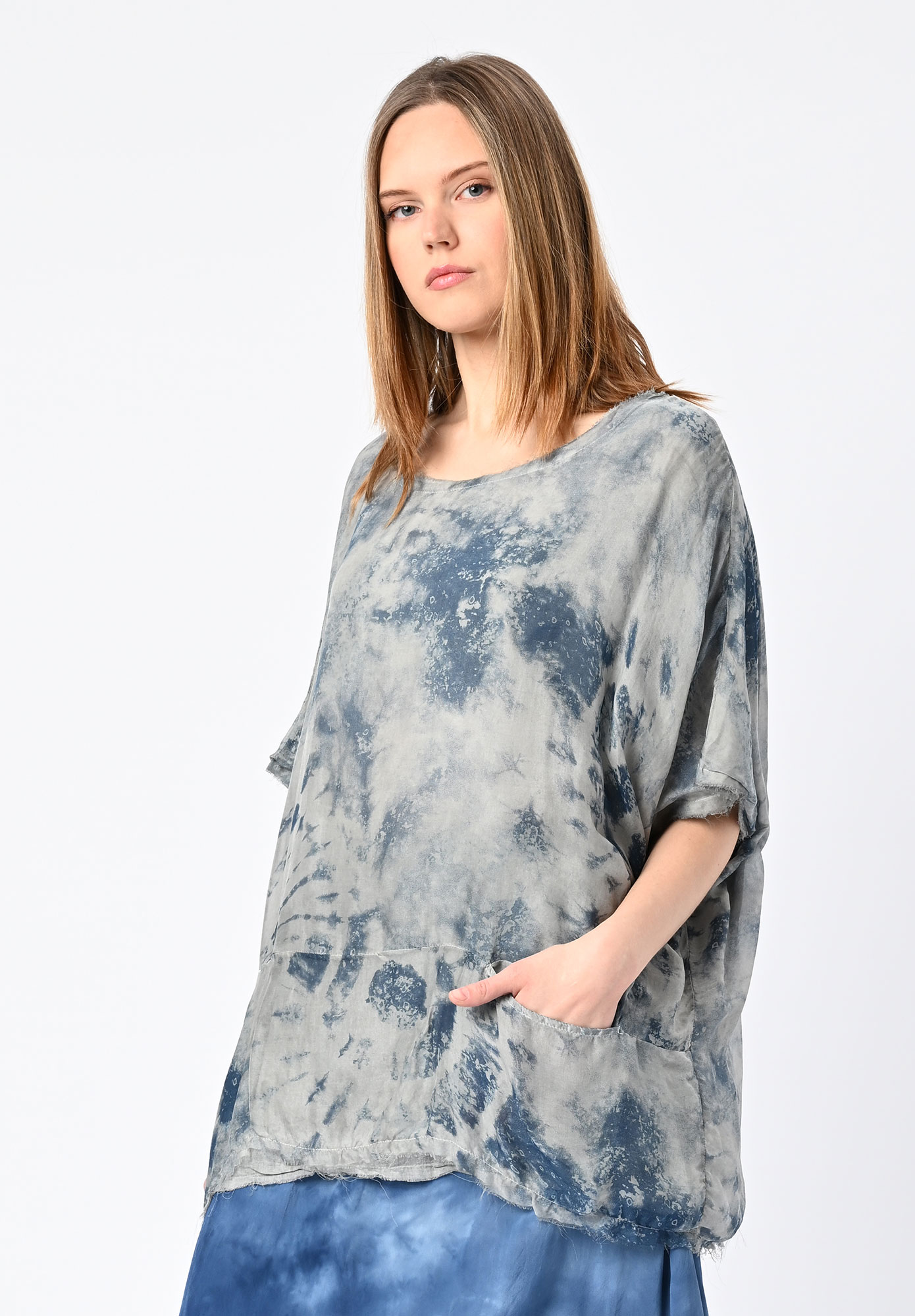 SANCTAMUERTE - DROPPED SHOULDER PRINT TOP FRONT IN SEAM POCKET - SILVER PEARL PRINT SANCTAMUERTE - DROPPED SHOULDER PRINT TOP FRONT IN SEAM POCKET - SILVER PEARL PRINT