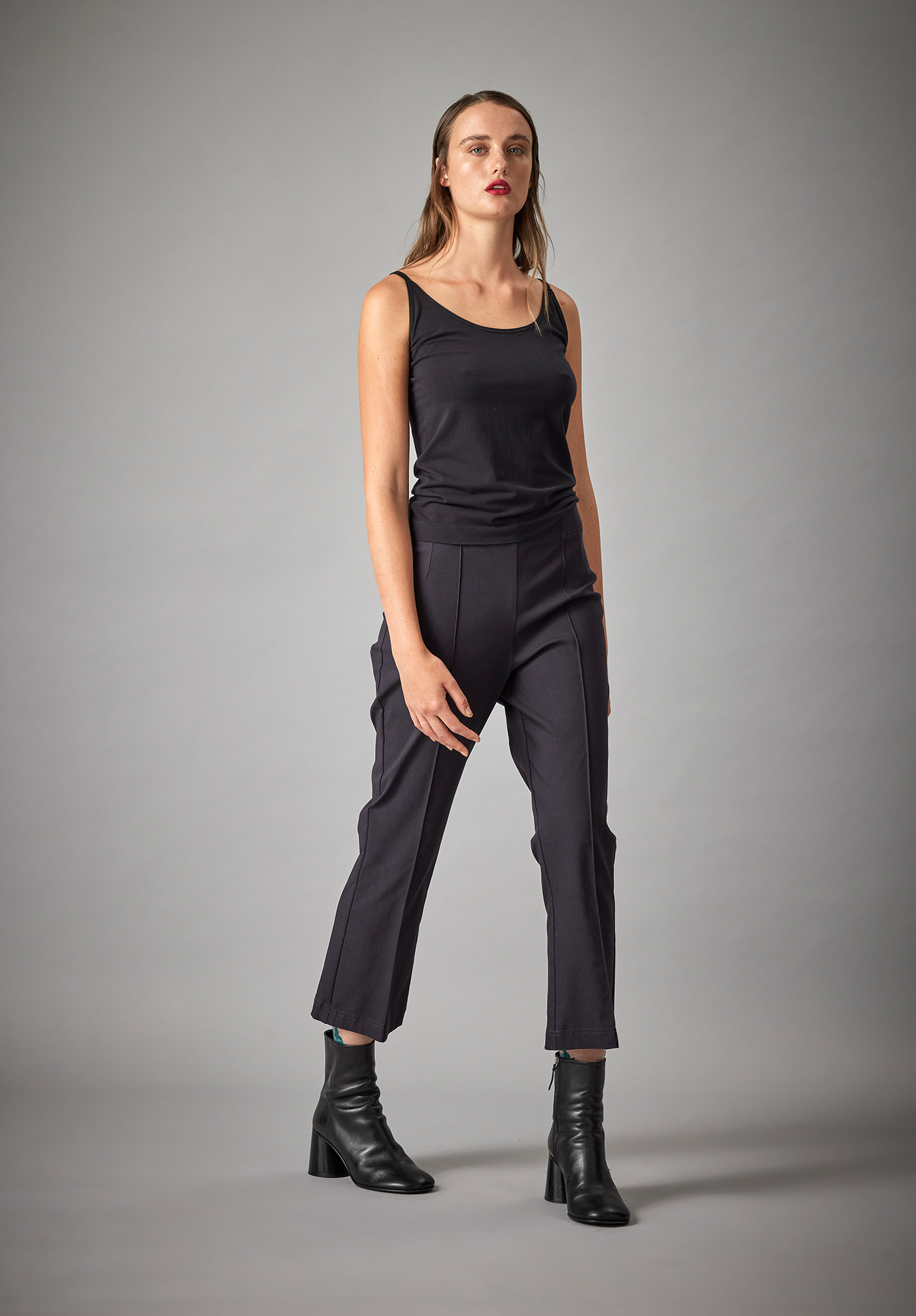 PINTUCK 3 QTR FLARE PANT - CHARCOAL