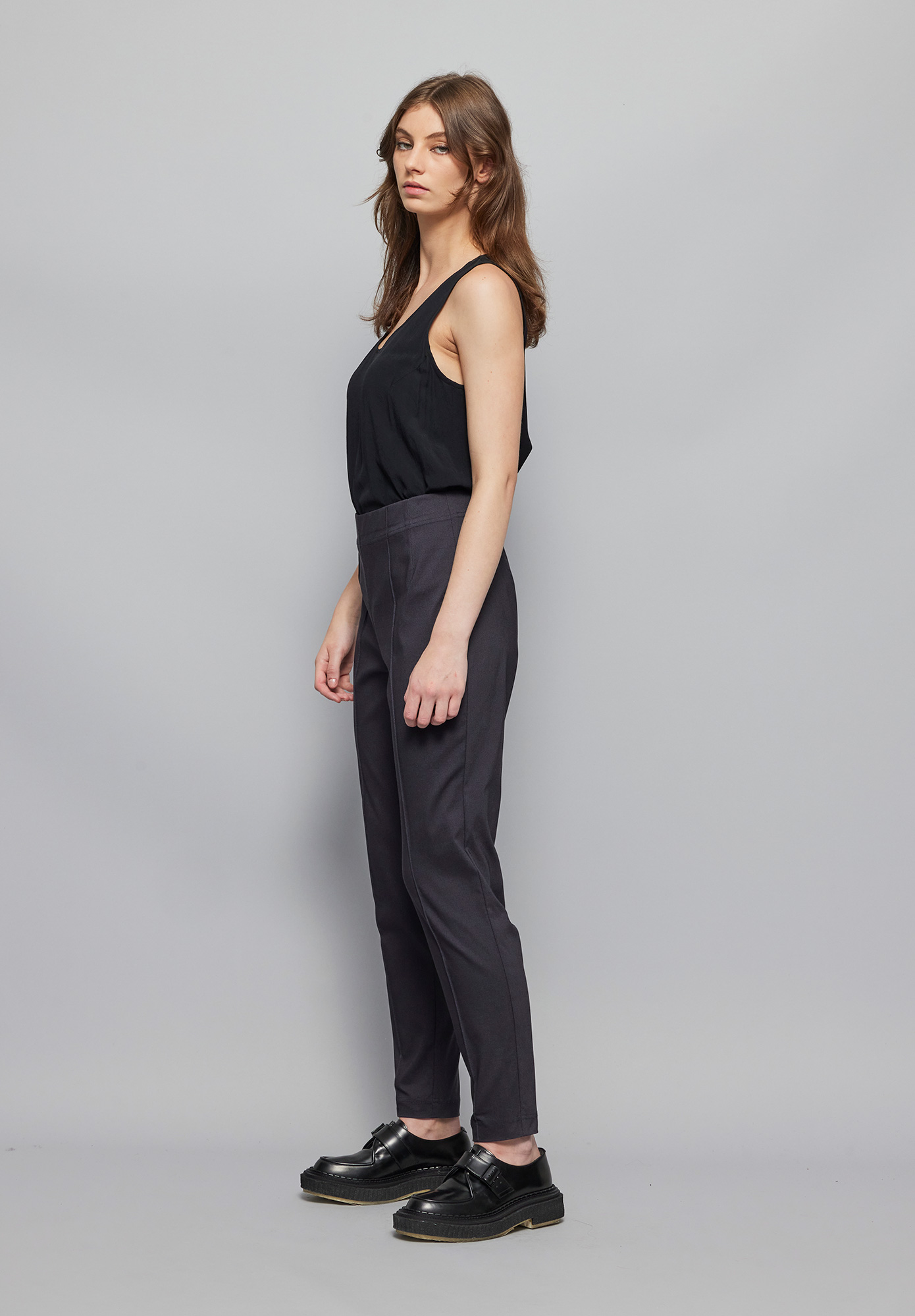 MM SÖHN - PINTUCK SLIM PANT - CHARCOAL