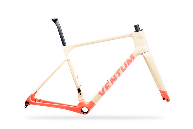 Ventum NS1 road bike frameset with hourglass head tube, internal cable routing, UDH compatibility, and clearance for 700x35c tires.