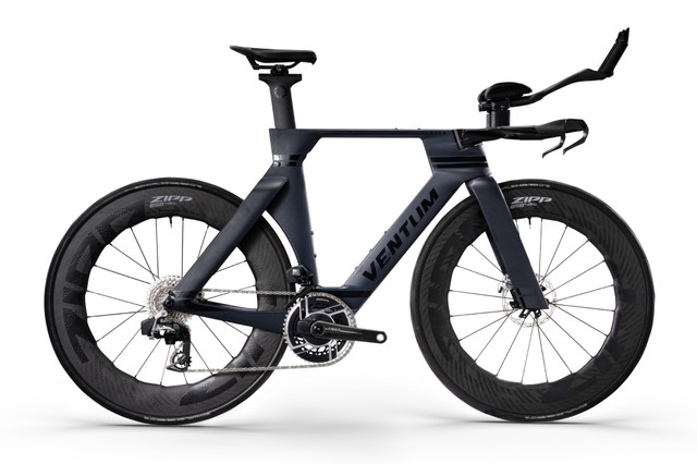 The Ventum Tempus RED AXS is a TT and Triathlon bike built to go excruciatingly fast.