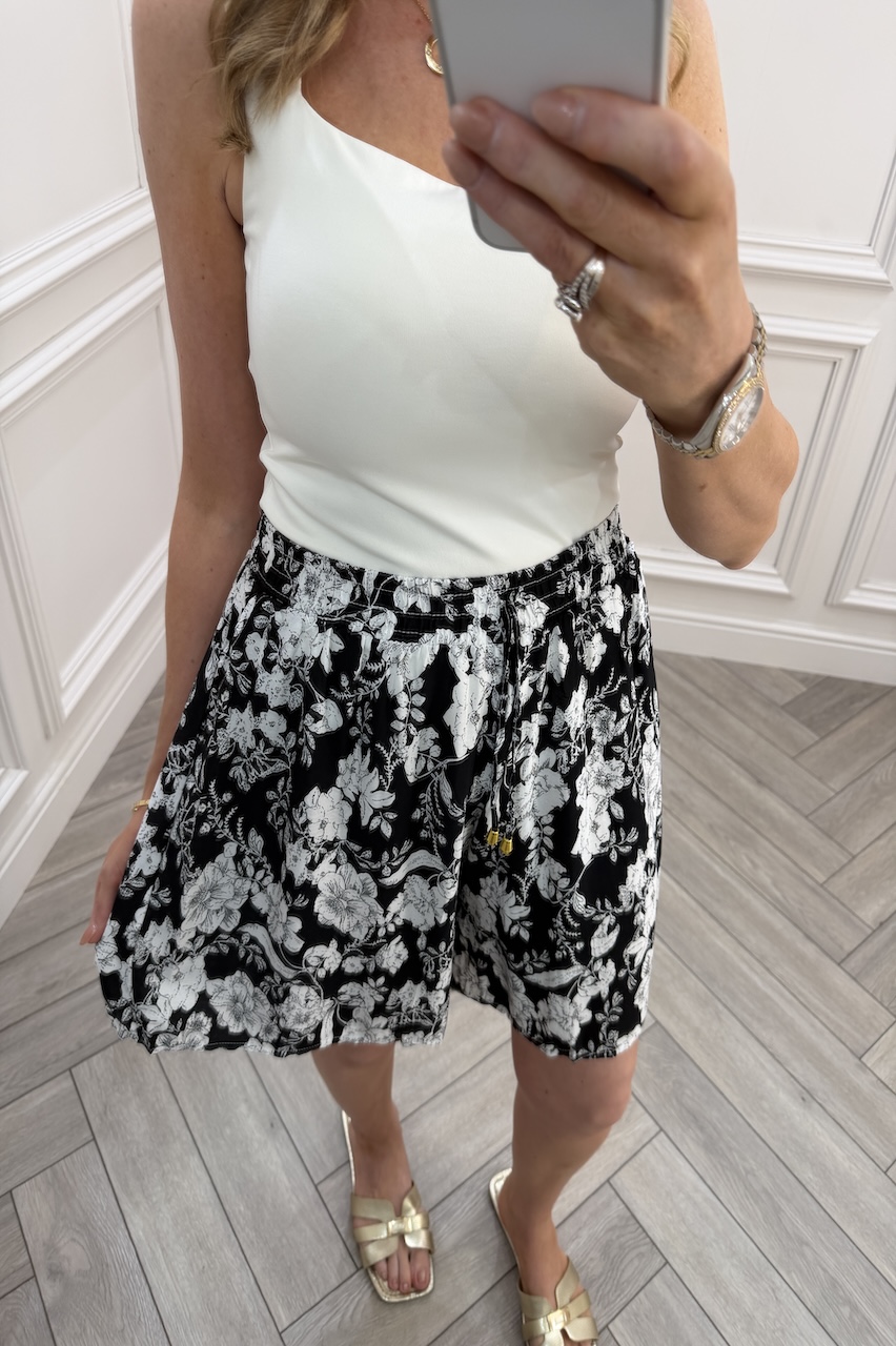 Elle Black Floral Elasticated Shorts 