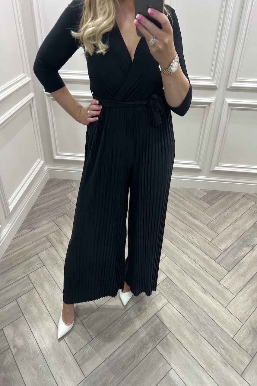 Black  3/4 Sleeve Pleated Jumpsuit 