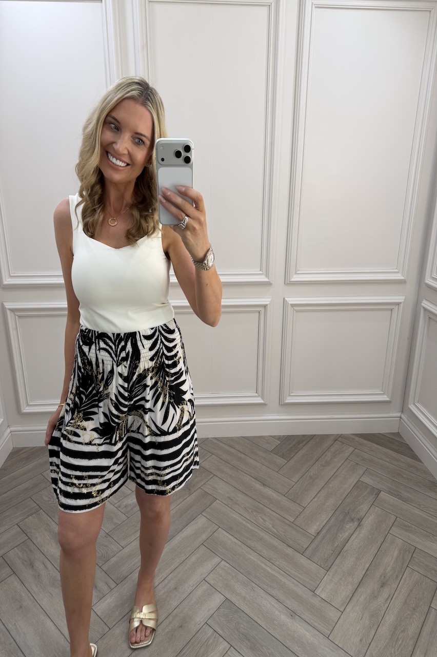 Juliet Black Elasticated Shorts 