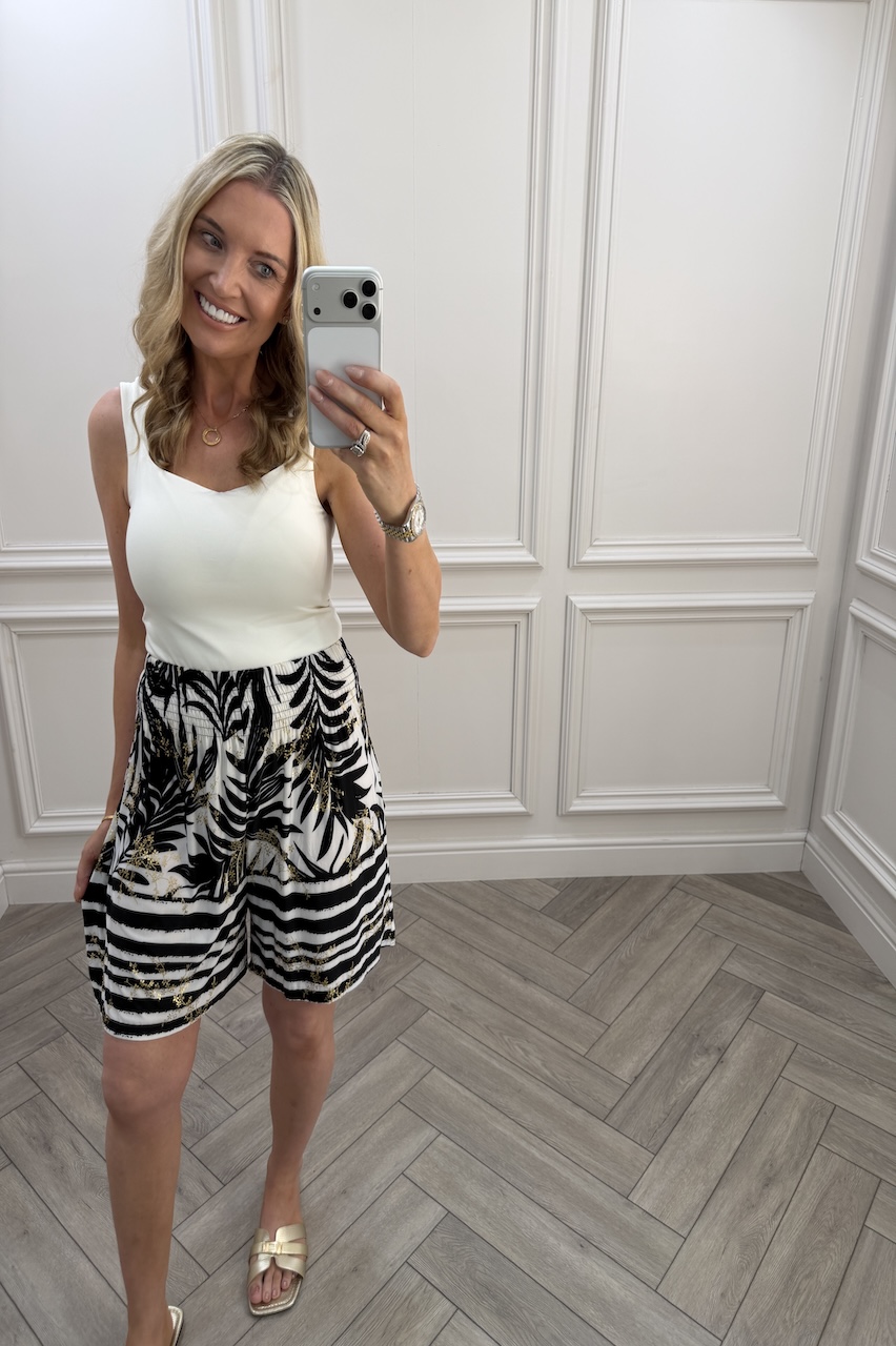 Juliet Black Elasticated Shorts 