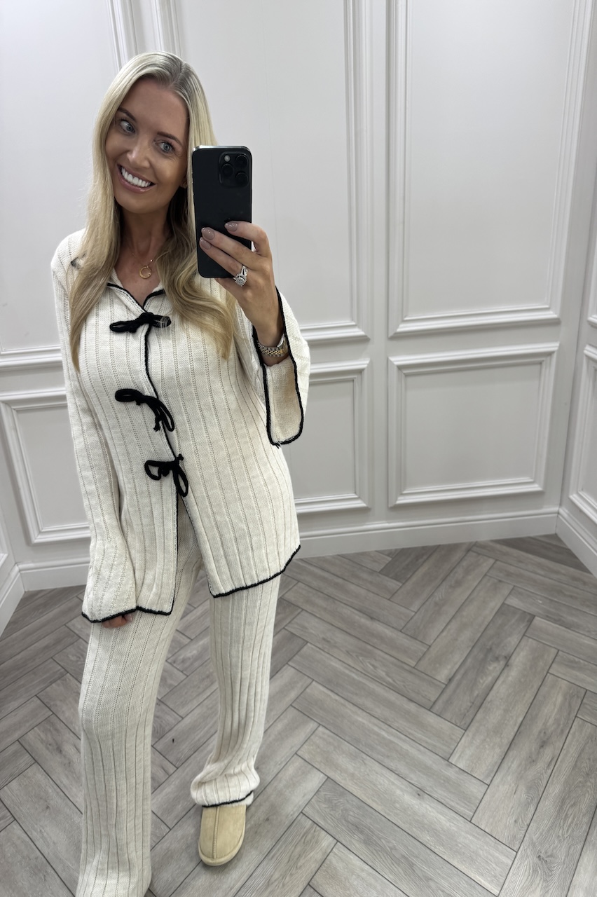 Cream Chic Bow Knitted Bow Lounge Set