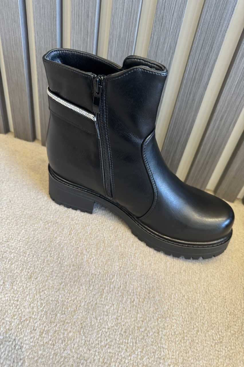 Black Laurel Ankle Boots With Belt Buckle Detail 