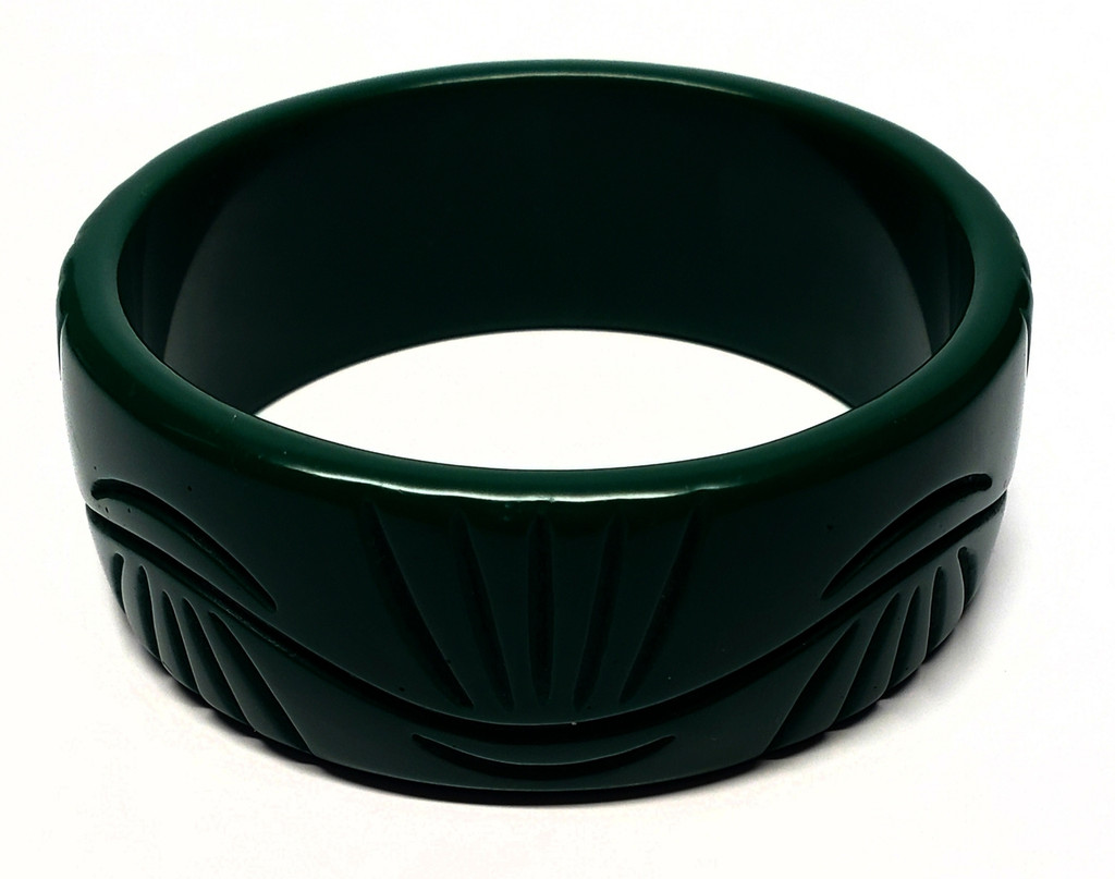 Bakelite Kelly Green Deep Carved Bangle Bracelet - Vintage