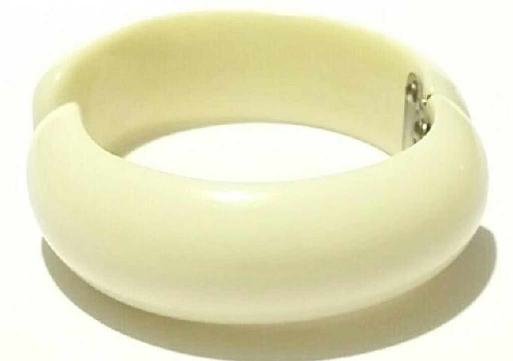 Bakelite Chunky Vanilla Clamper Bracelet - Vintage