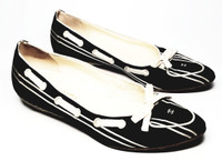 Chanel Black and Cream "CC" Logo Laced Bow Canvas Espadrille Flats - Size US 7 - Vintage