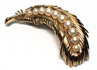 Trifari Gold Feather Faux Pearls Brooch - Vintage 1960s
