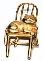 JJ Gold Tone Smiling Cat Laying in Kitchen Chair Statement Brooch - Vintage Rare