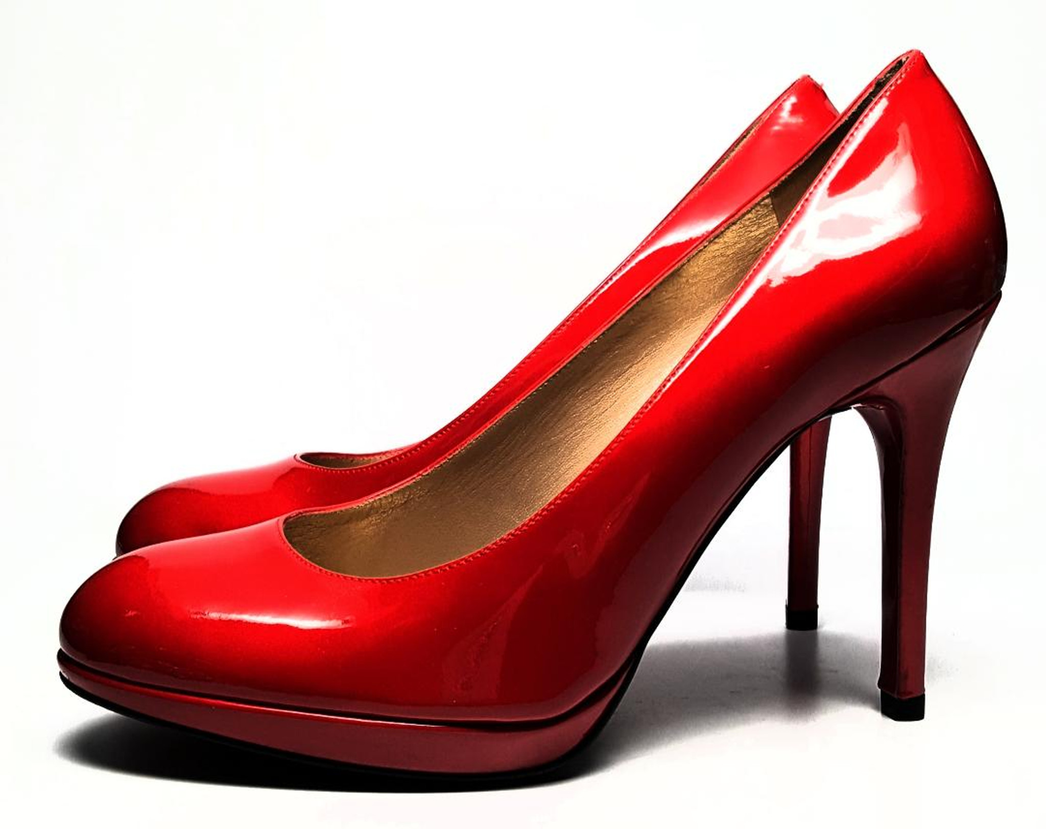 red patent leather platform pumps