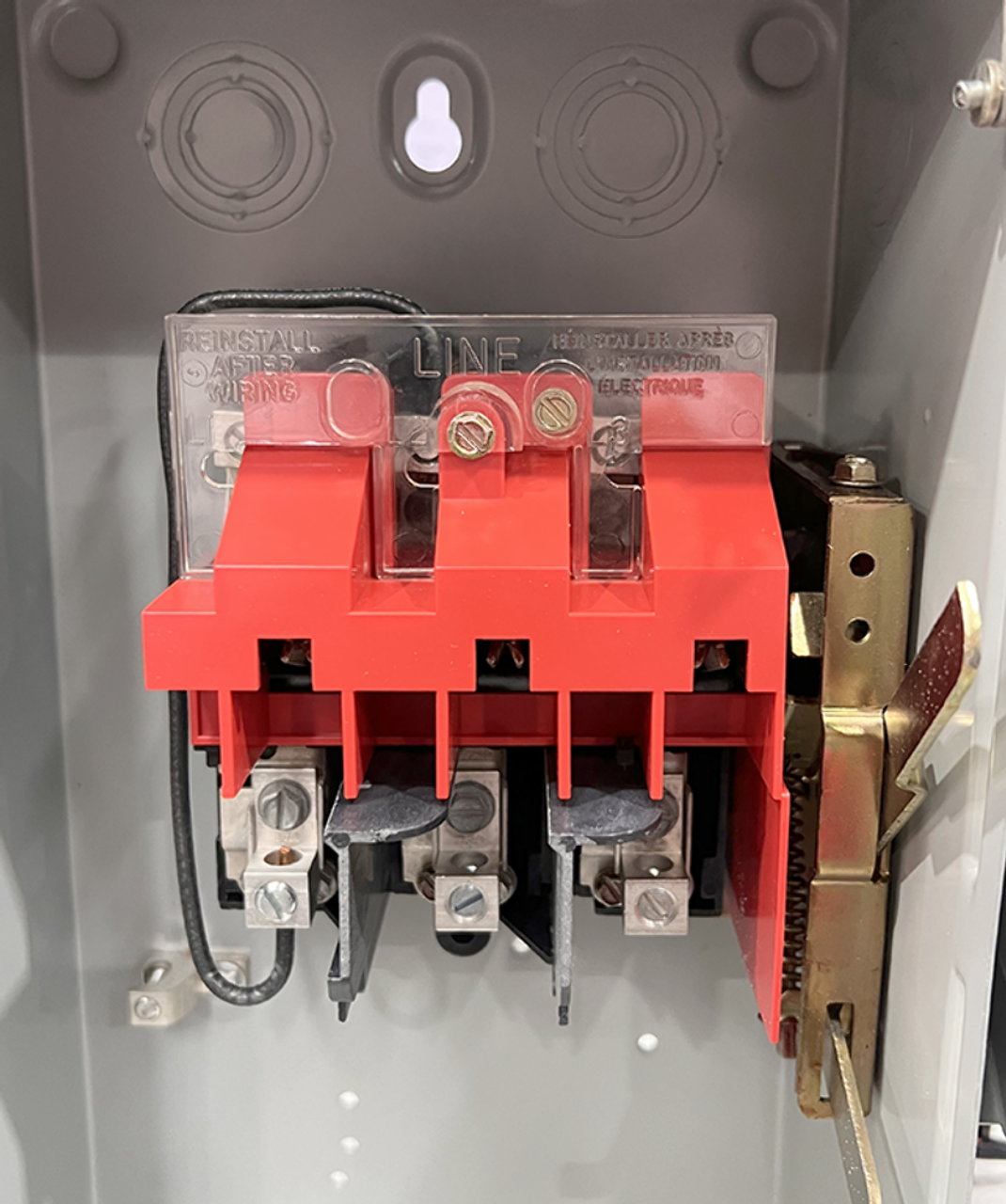 Cutler Hammer DH261UGK Non-Fusible Disconnect Heavy Duty 30A 600V NEMA 1 2P 1Ph 2W