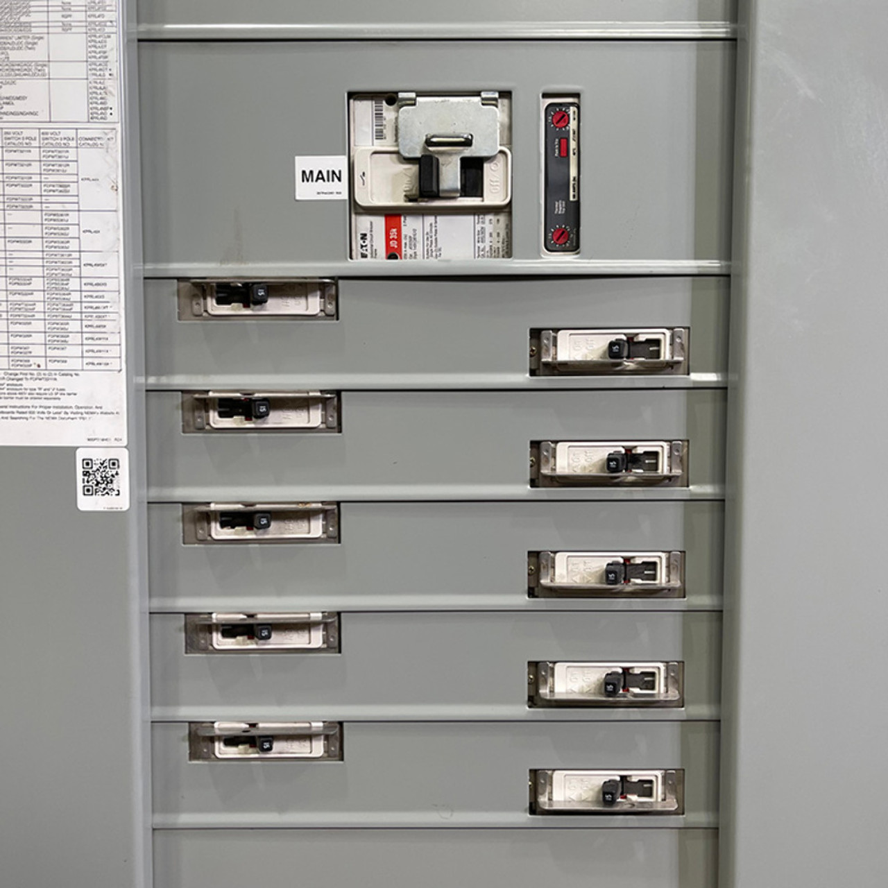 Eaton PRL4B Pow-R-Line Main Breaker Panelboard 250A 120/240V 1P 3W NEMA 1