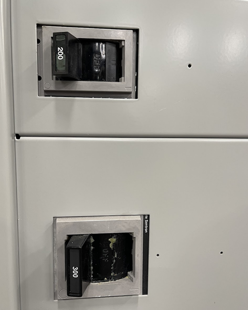 Siemens P5E75ML120ATS Main Lug Load Center 1200A 480V 3PH 4W NEMA 1 75 Spaces