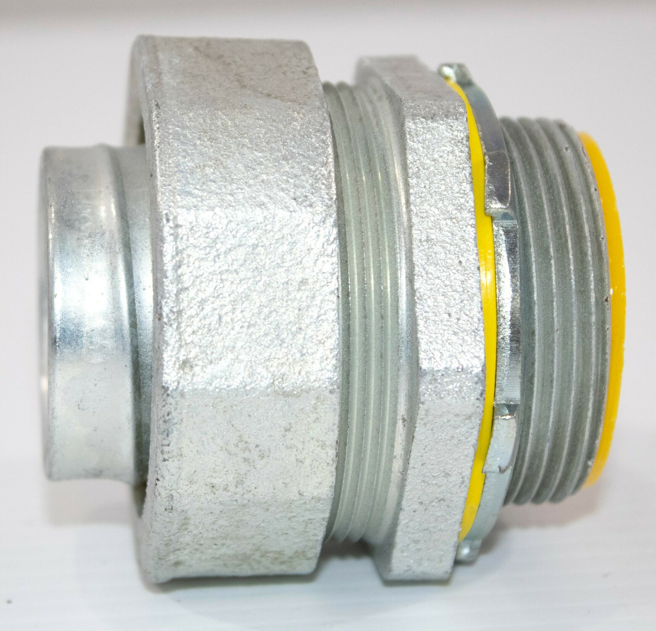 Eaton Crouse-Hinds LTB150 Straight Male Connector w/Insulated Throat Bushing Liquidator Liquidtight 1 1/2-Inch