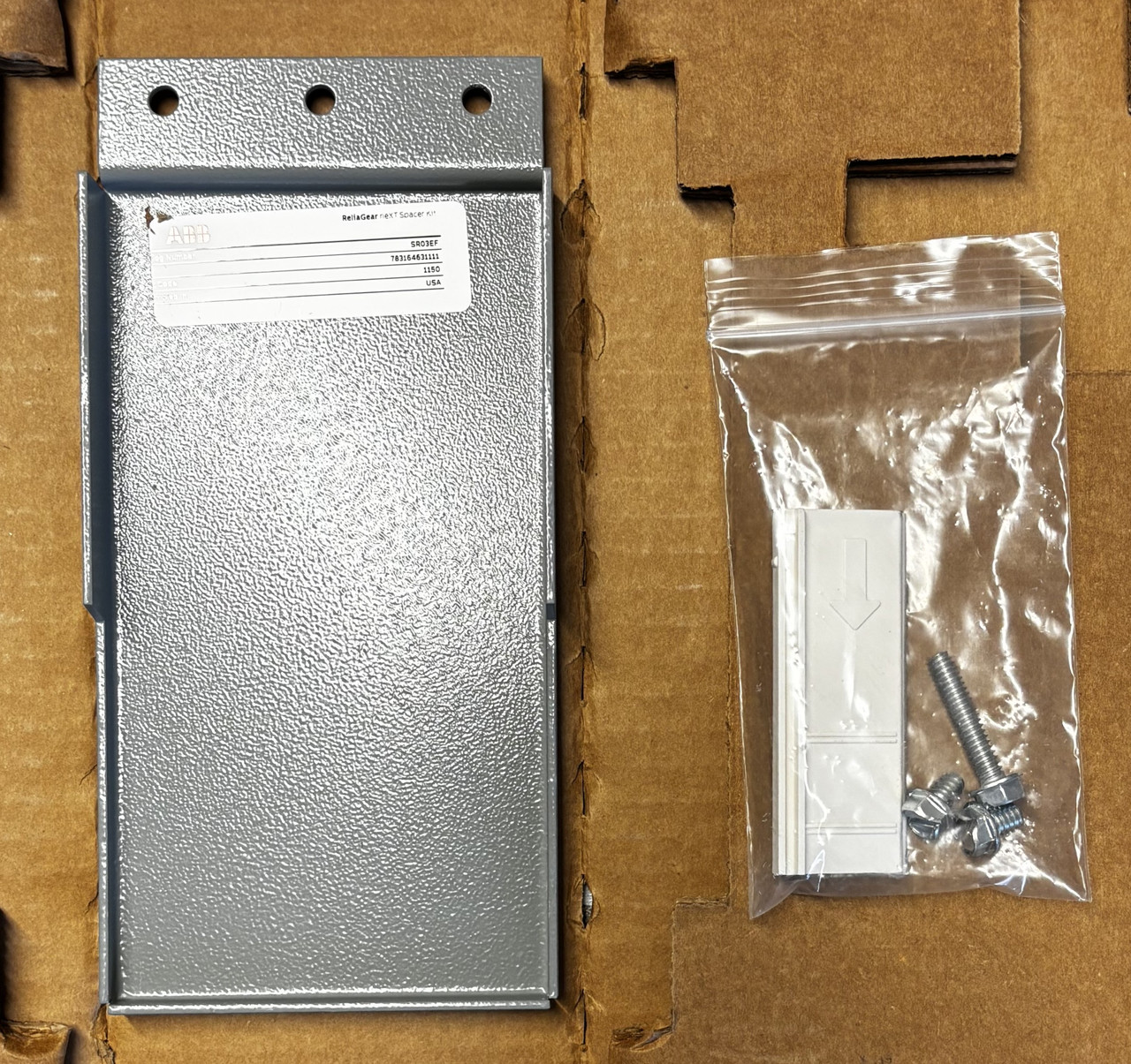 ABB XT4HU3200BYJ000XXX - Tmax XT4H 200A 3-Pole Molded Case Circuit Breaker
