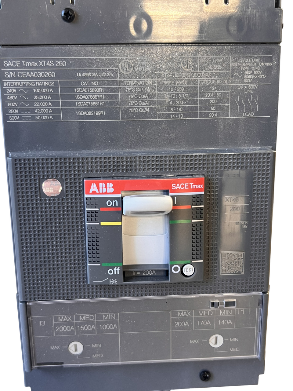 ABB XT4SU3200BYJ000XXX – 200A 3-Pole Molded Case Circuit Breaker, 600VAC, Tmax XT4S, Fixed Thermal-Magnetic Trip, UL/CSA/IEC Rated