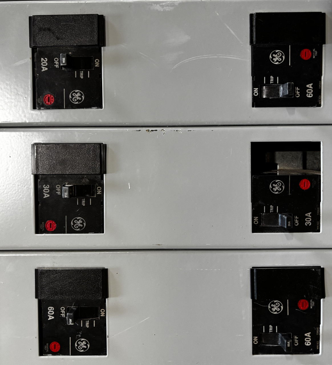 GE APNB2806FB4A Main Lug Panelboard – APNB Bolt-On Style 600A 208Y/120V 3 Phase 4 Wire Bottom Feed with 7 Two-Pole and 16 One-Pole Breakers