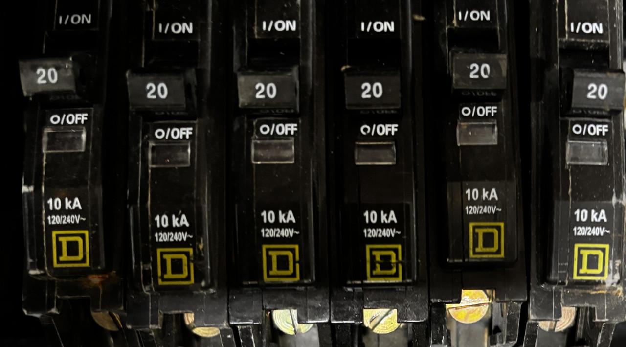 Square D QO Main Breaker Load Center – 125A, 42 Spaces, 3 Phase, NEMA 1 with (10) 1-Pole 10A and 1 2-Pole 10A Breakers