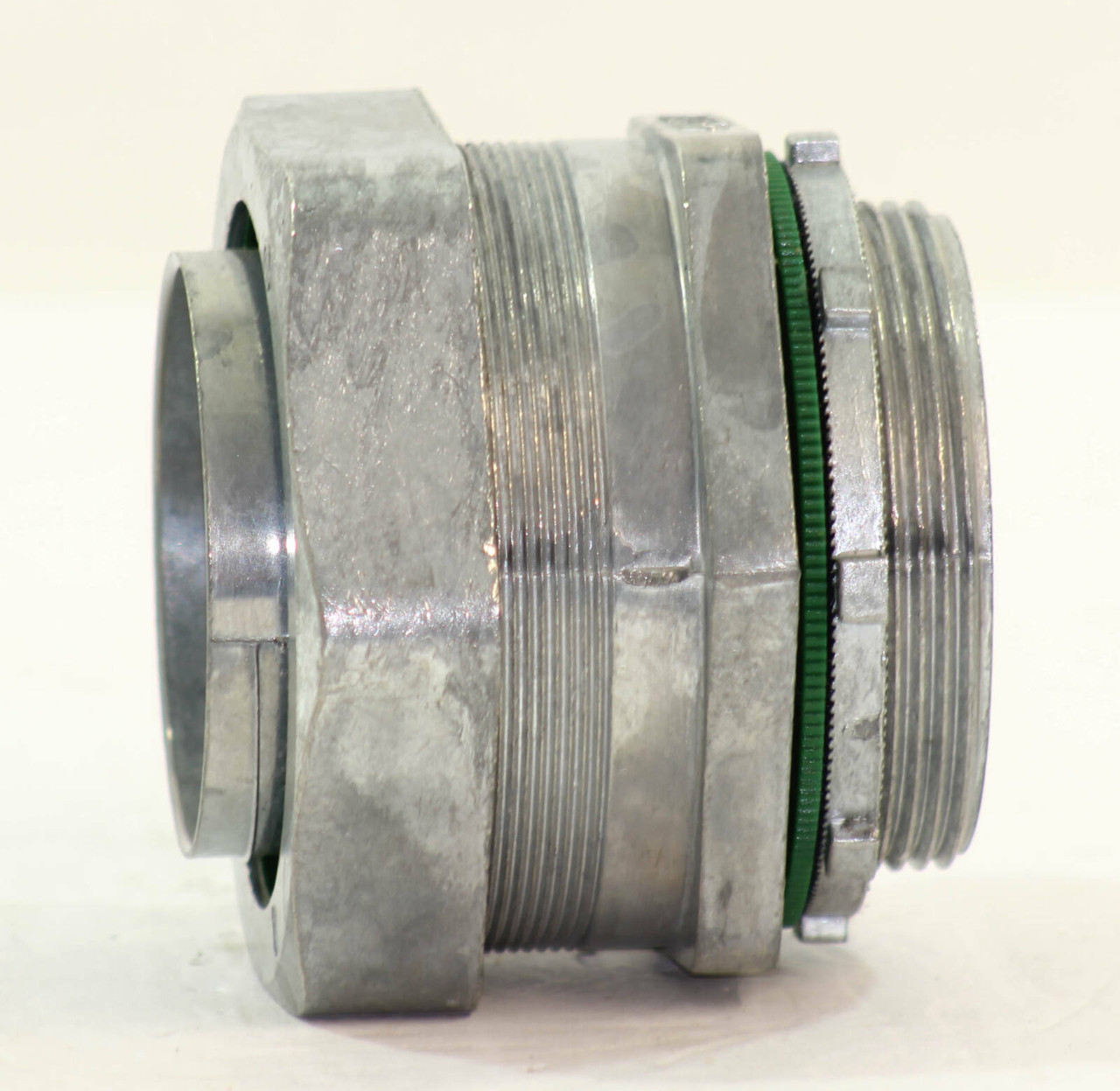 Bridgeport 437-LT2 Connector Material: Zinc Die Cast Diameter: 3 Straight Connector For Use With Metallic and No-Metallic Type B Liquid Tight Conduit