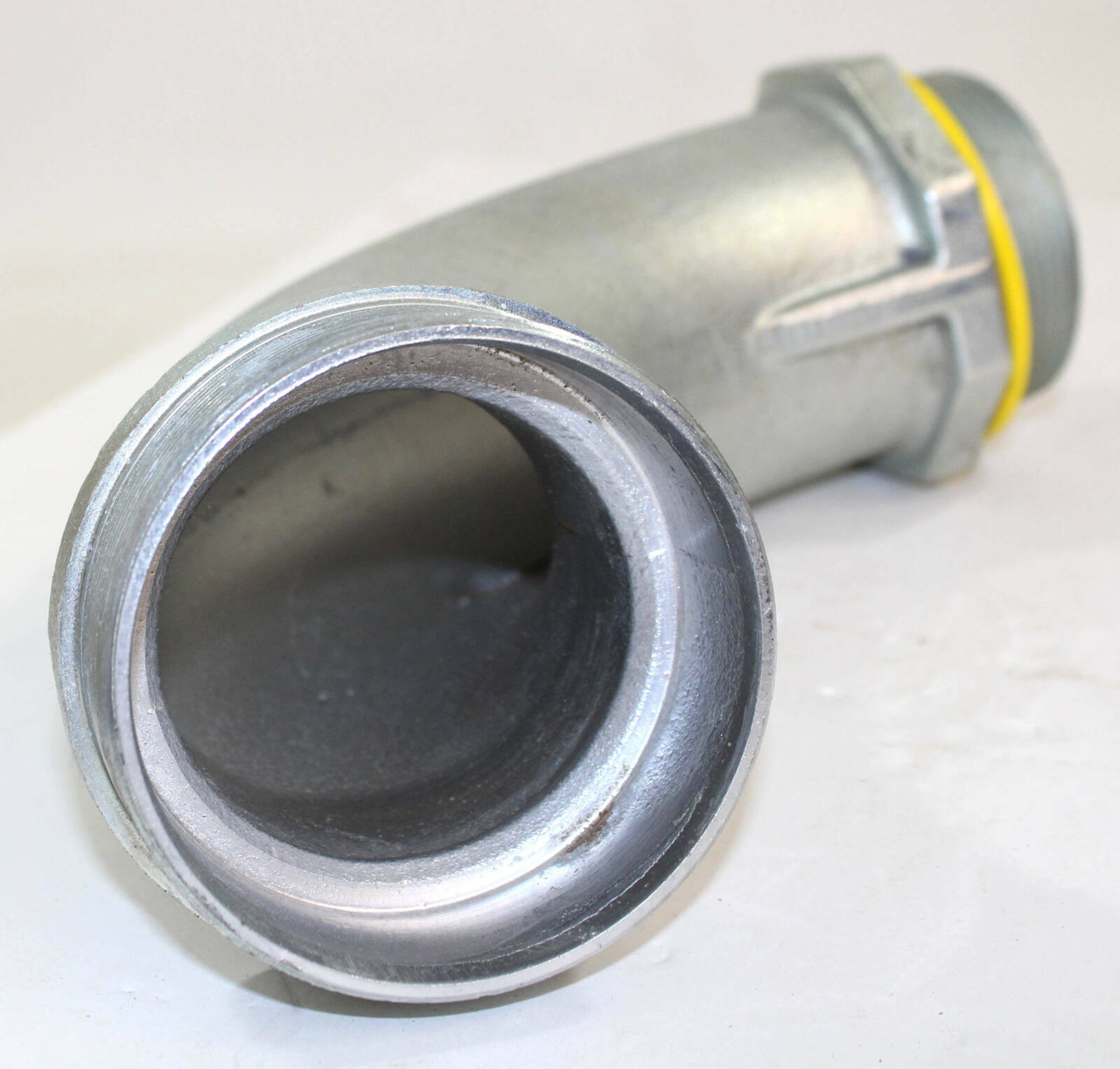 Bridgeport 477-SLT 90 Degree Liquid Tight Connector Material: Malleable Iron Diameter: 3 Inch Malleable Iron, Electro-Plated Zinc