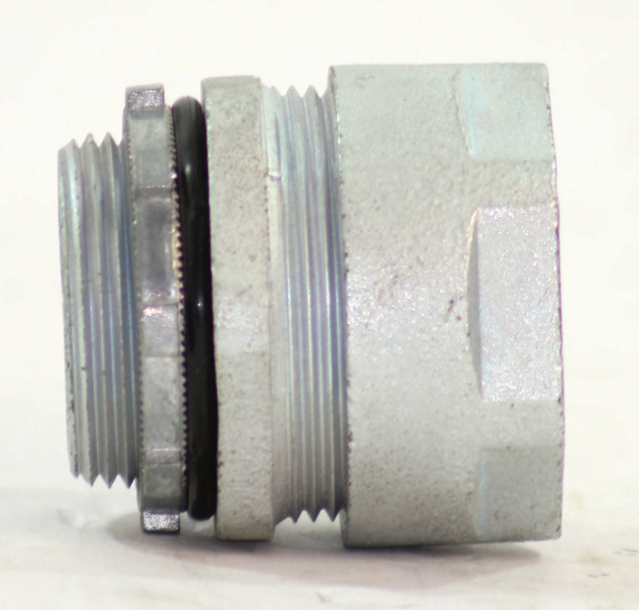 Thomas Betts 5235-T Conduit Fitting Material: Steel Size: 1-1/4 Inch Liquide Tight