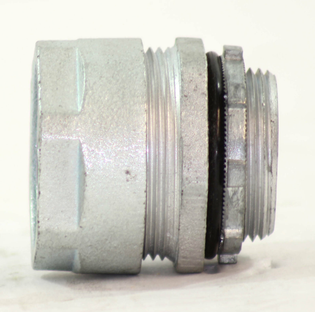Thomas Betts 5235-T Conduit Fitting Material: Steel Size: 1-1/4 Inch Liquide Tight