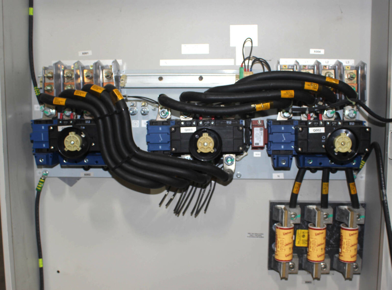 APC SBP40KFC1M1 Bypass Panel Input: 135A Output: 116A 208V 3 Phase