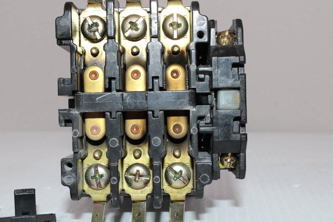 Furnas 42AF35AJASM Contactor 25FLA 3P 240V 24V Coil W/Auxiliary Contact 49ACR6