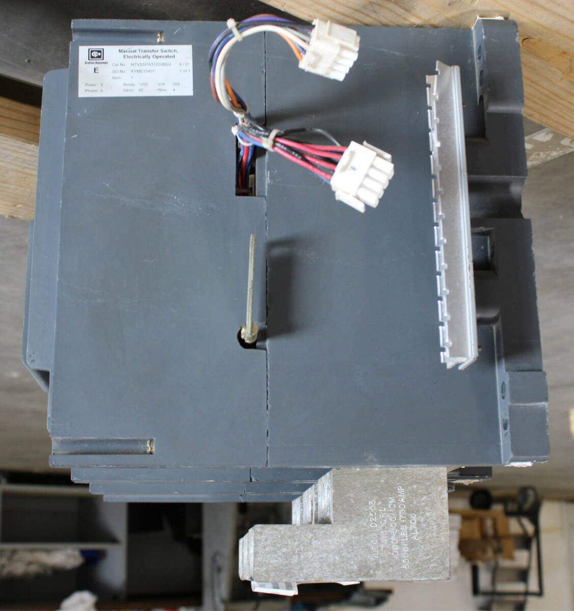 Cutler-Hammer SPBN Electrically Operated Manual Transfer Switch | 1200A | 3-Pole | 3-Phase | 4-Wire | 35kVA | 120V Shunt Trip & SPBAUX164 Auxiliary