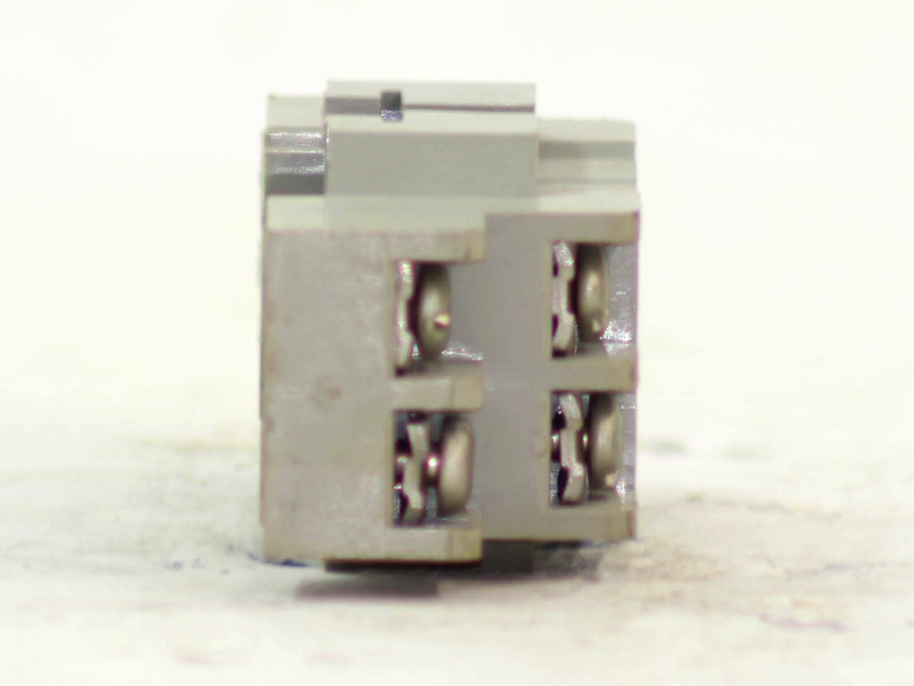 IDEC SH2B-05 Relay Socket 10A 300V 2P 8 Pins Din Rail Mount Screw Type
