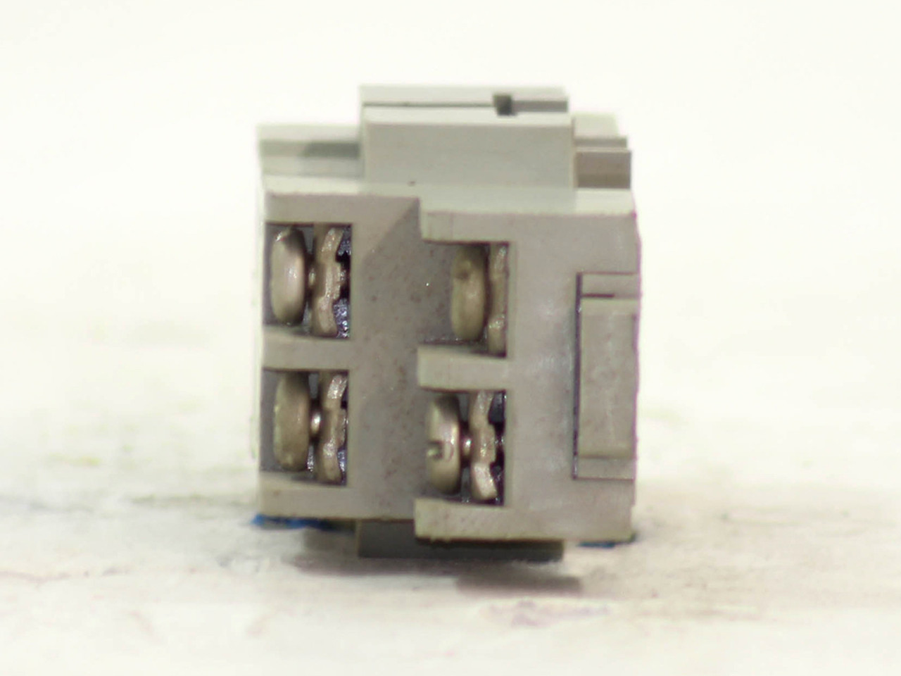 IDEC SH2B-05 Relay Socket 10A 300V 2P 8 Pins Din Rail Mount Screw Type