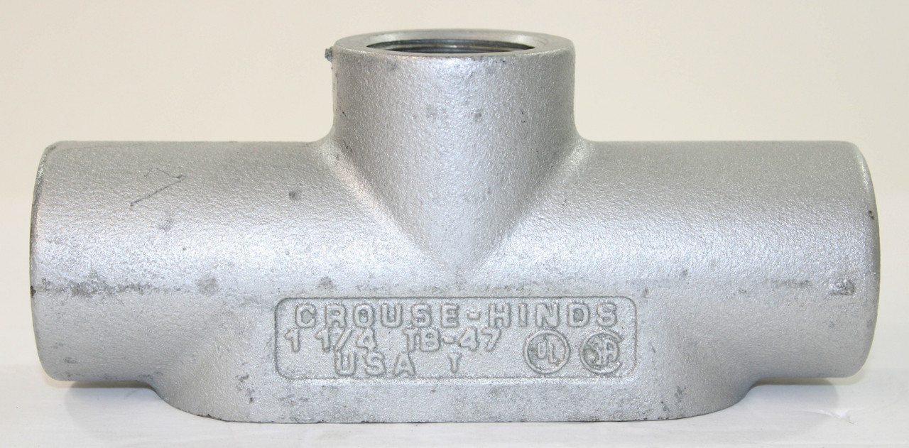 Eaton Crouse Hinds TB47 Conduit Body 1-1/4 In Form 7 Feraloy Iron Alloy TB Shape