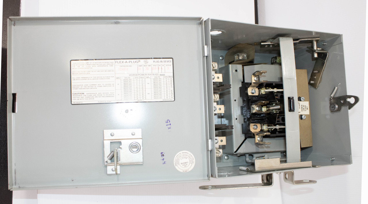 General Electric AC461R Bus Plug 30A 600V 3P 3PH Fusible Safety Switch Style 3
