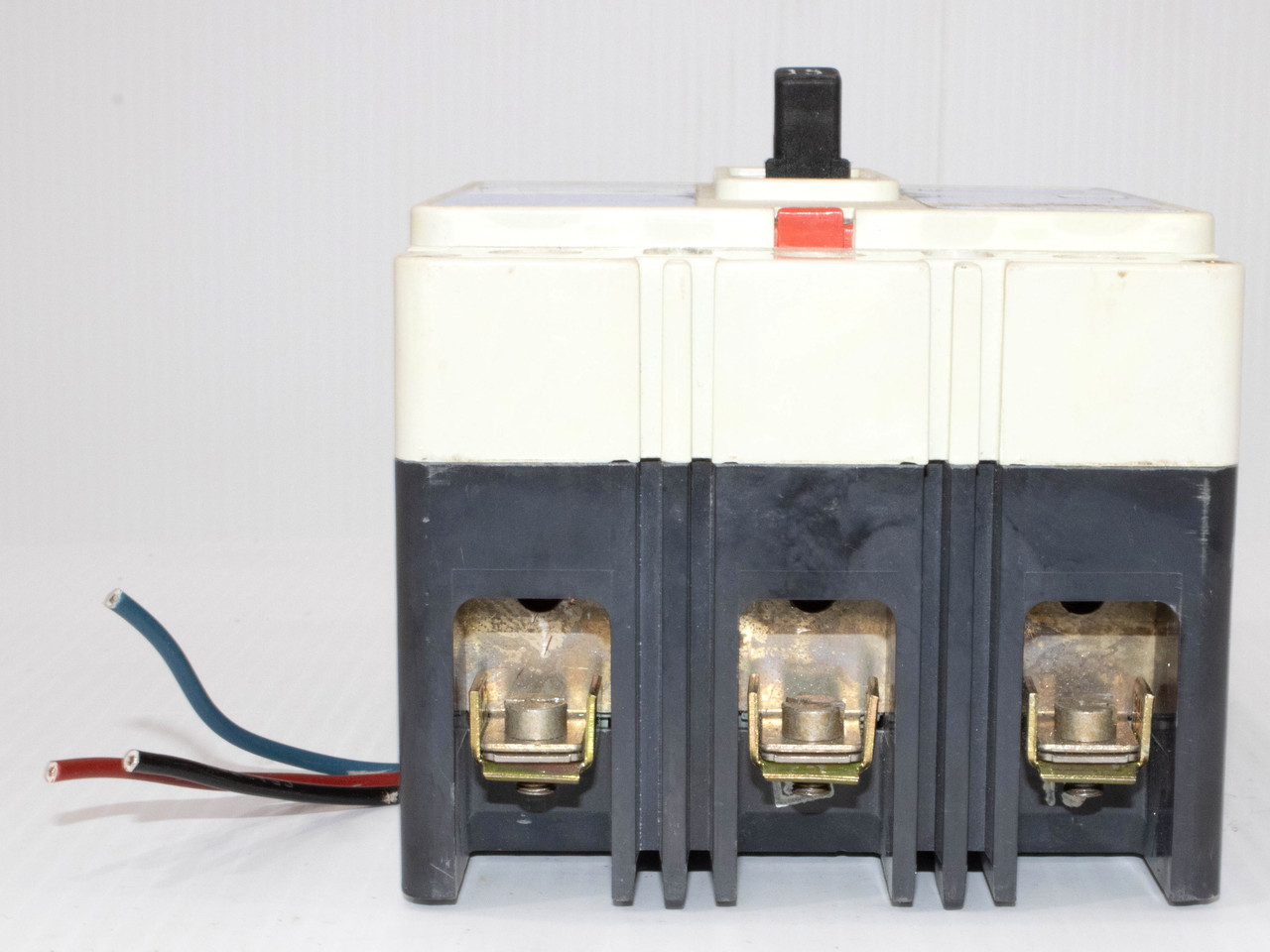 Westinghouse EHD3015A02 Breaker 15A 480V 3P 3PH 14KA AUX Fixed Magnetic Trip