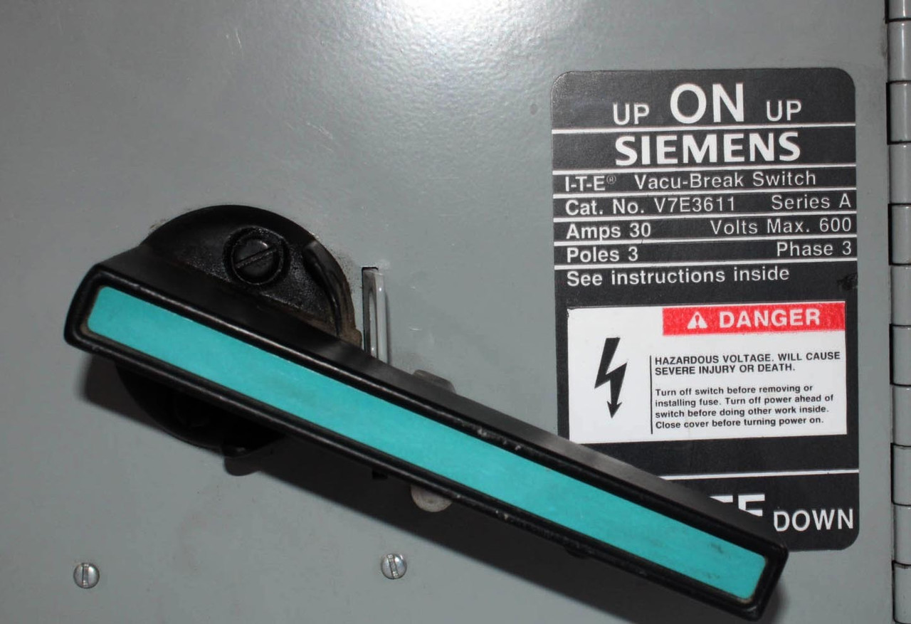 Siemens V7E3611 Fusible Twin Vacu-Break Switch 30A 600V 3 Poles 3Ph Series A