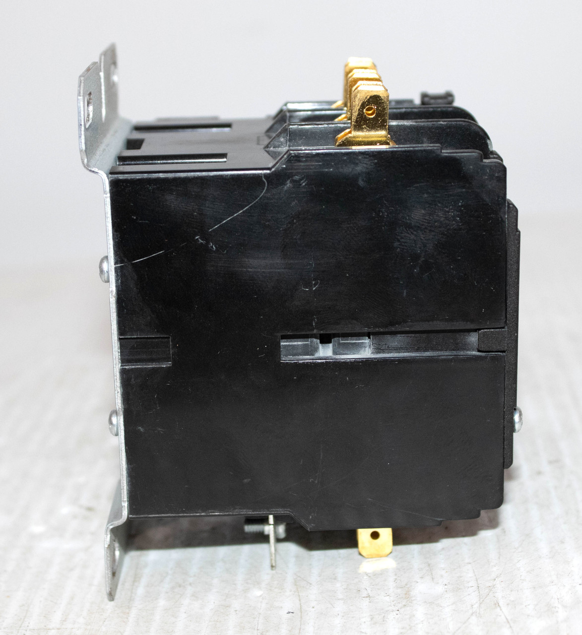 Liebert 123273P1 Contactor 25FLA 240V 3P 24V Coil W/C03A11PQ Auxiliary
