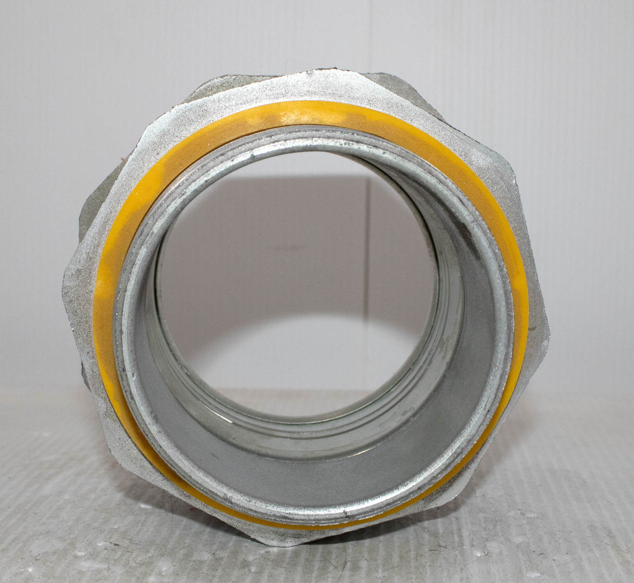 Crouse Hinds LT400 Liquidtight Connector 4-Inch Straight Malleable Iron