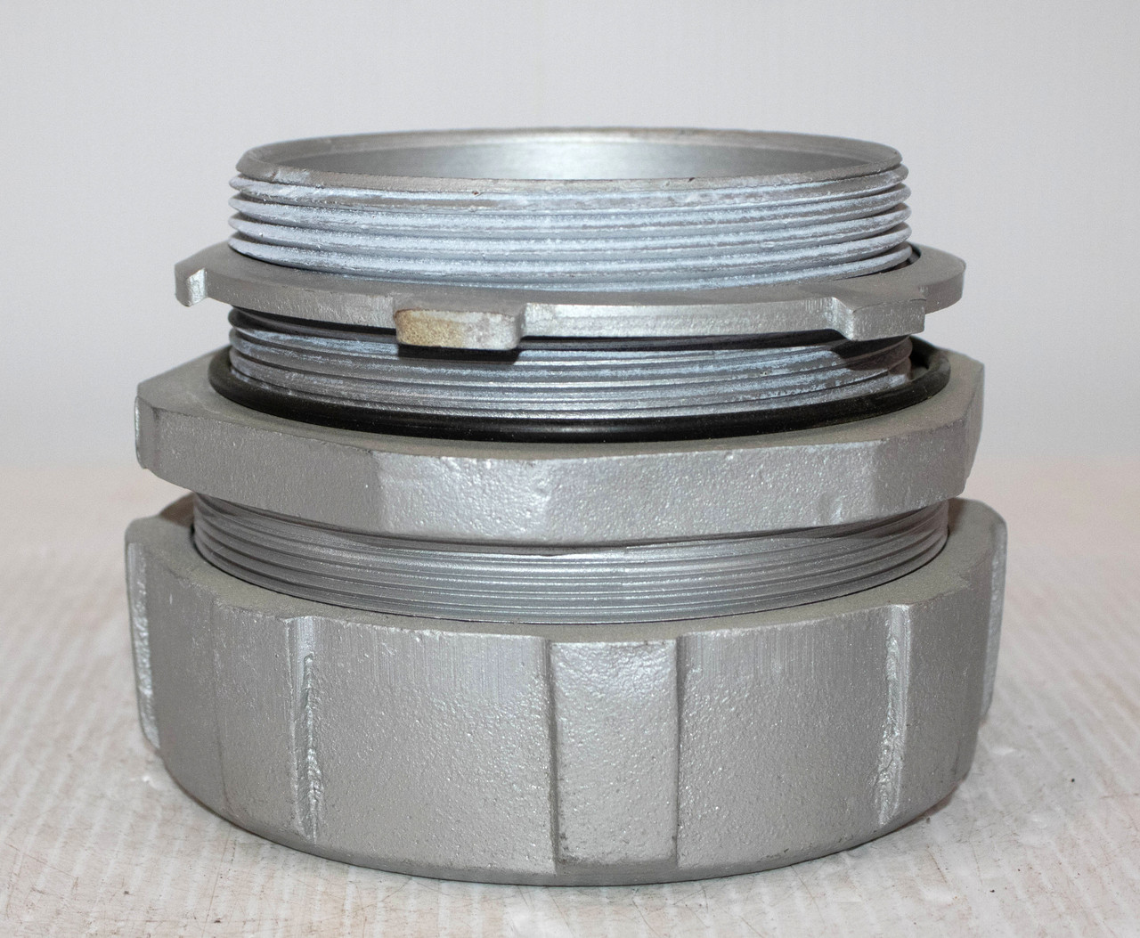 Midwest LT400 Liquidtight Connector 4-Inch Straight Malleable Iron