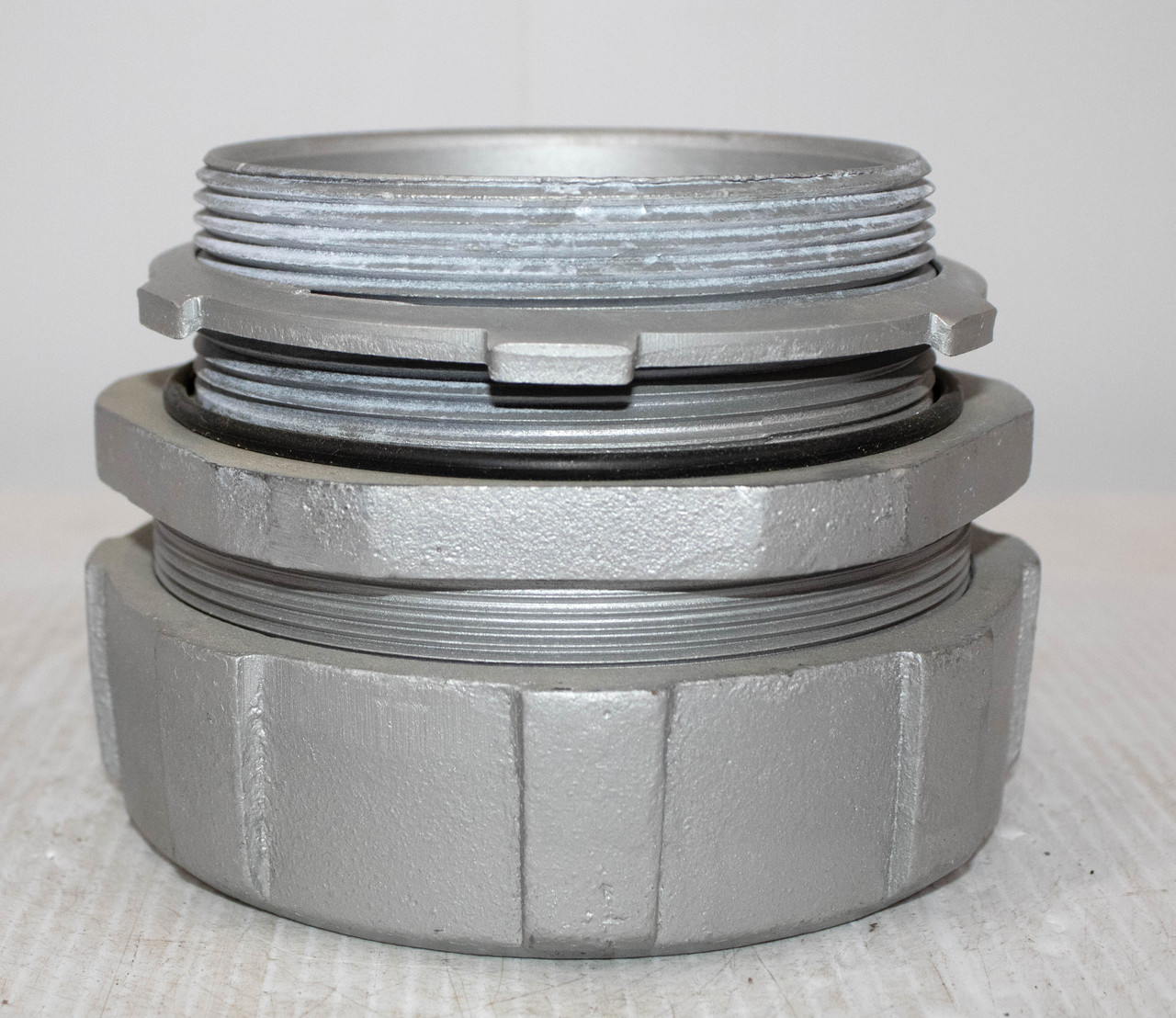 Midwest LT400 Liquidtight Connector 4-Inch Straight Malleable Iron