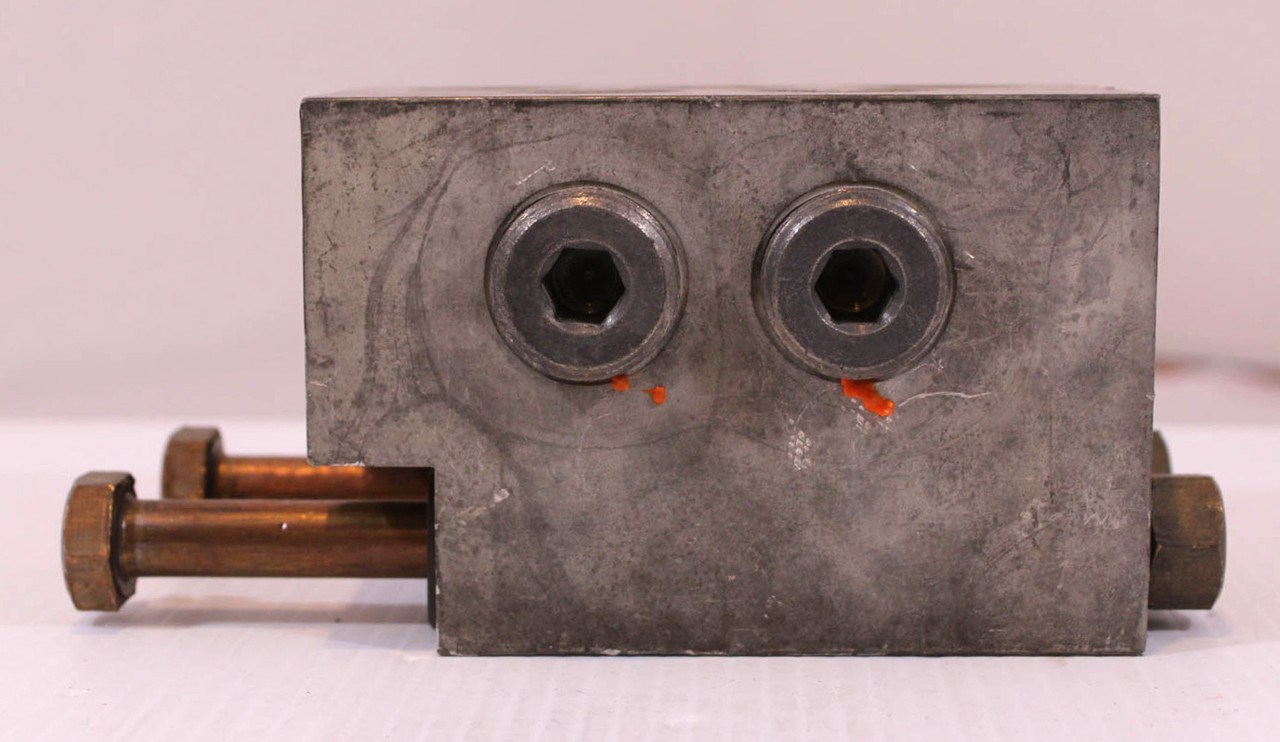 Siemens TC5R600 Breaker Lug Terminal 5 Conductors 2 Bolts 300-600 kcmil