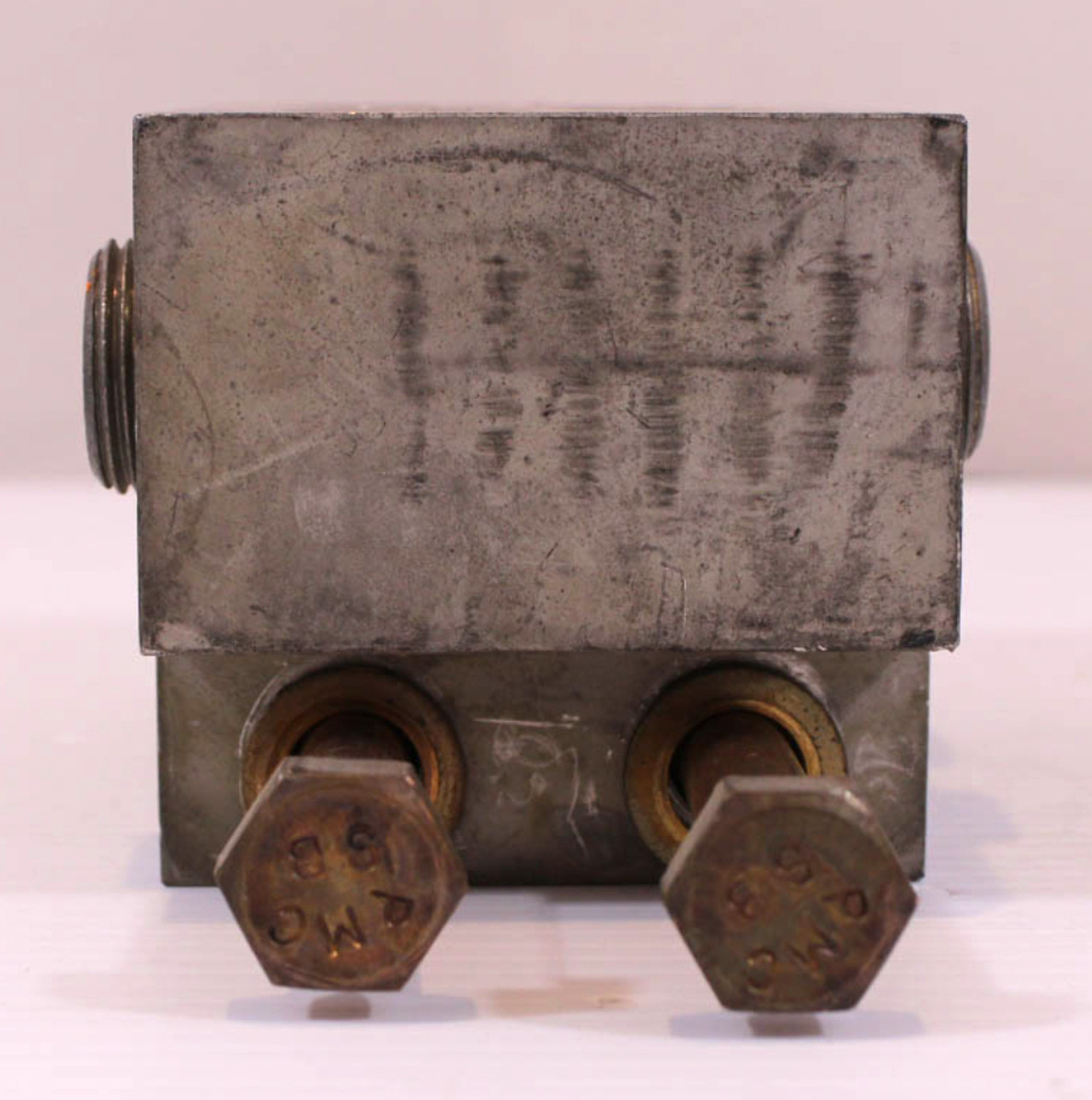Siemens TC5R600 Breaker Lug Terminal 5 Conductors 2 Bolts 300-600 kcmil