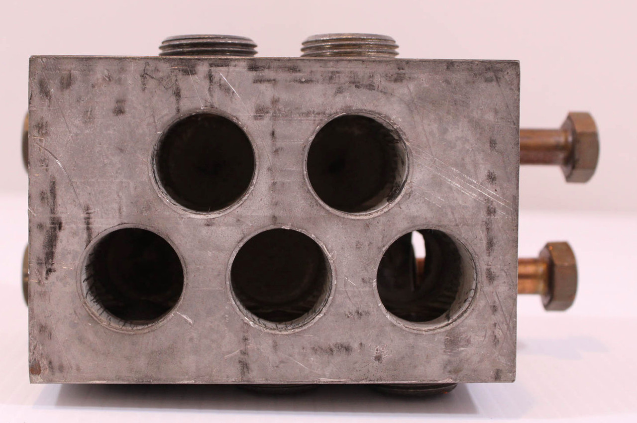 Siemens TC5R600 Breaker Lug Terminal 5 Conductors 2 Bolts 300-600 kcmil