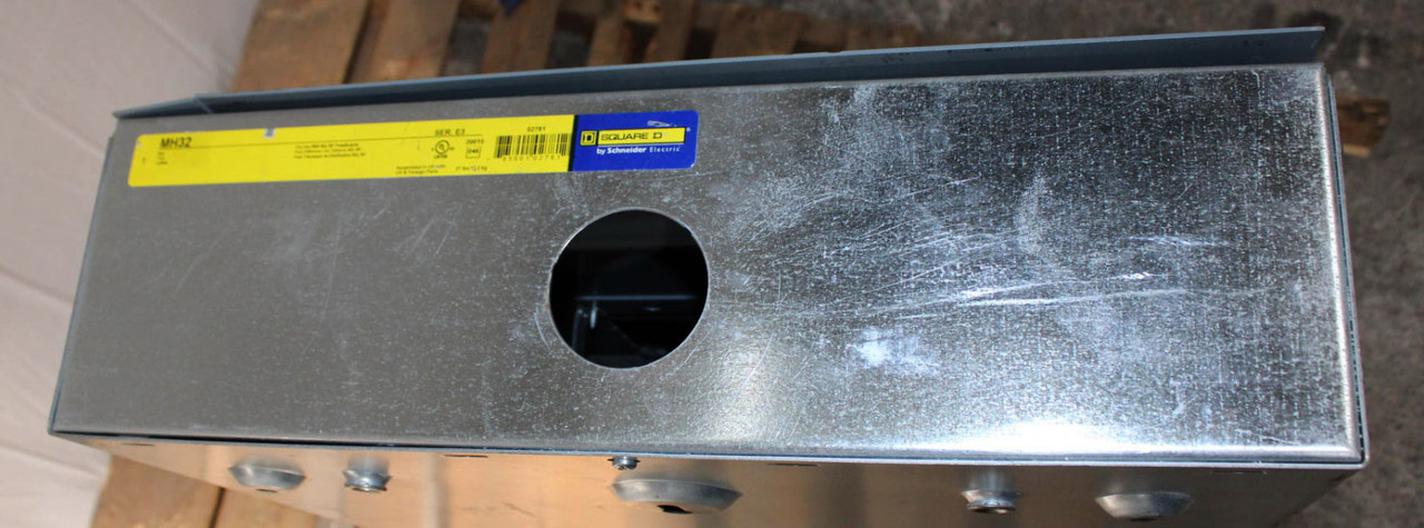 Square D NQ430L2C Panelboard 225A 240VAC 3PH 4W 30 Spaces Cu Bus Main Lugs NEMA 1 MH32 + NC32SHR