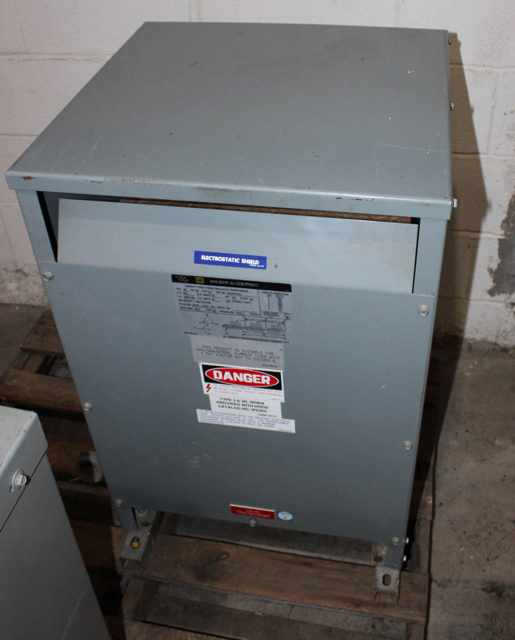 Square D 30T3HFISNL Transformer 30kVA PV 480V SV 208Y/120V 60Hz 3Ph