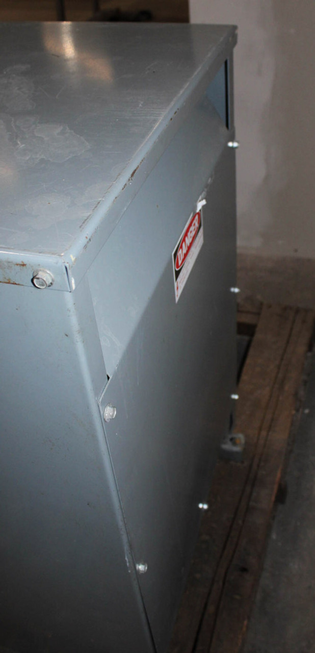 Square D 30T3HFISNL Transformer 30kVA P: 480V S: 208Y/120V 60Hz 3PH