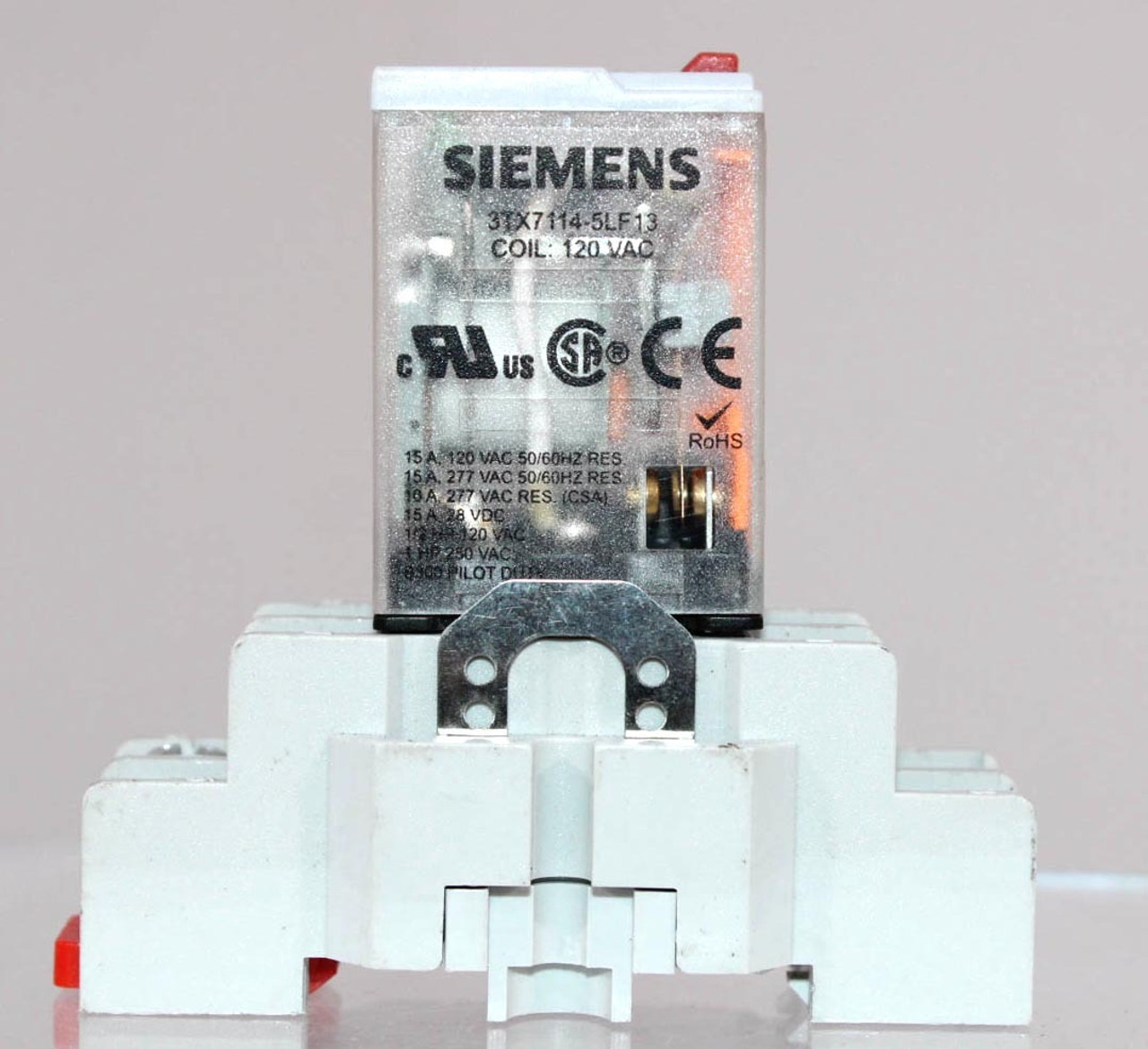 Siemens 3TX7114-5LF13 Relay 15A Coil 120V 8 Pin w/ 3TX7144-1E6 Socket 300V 10A