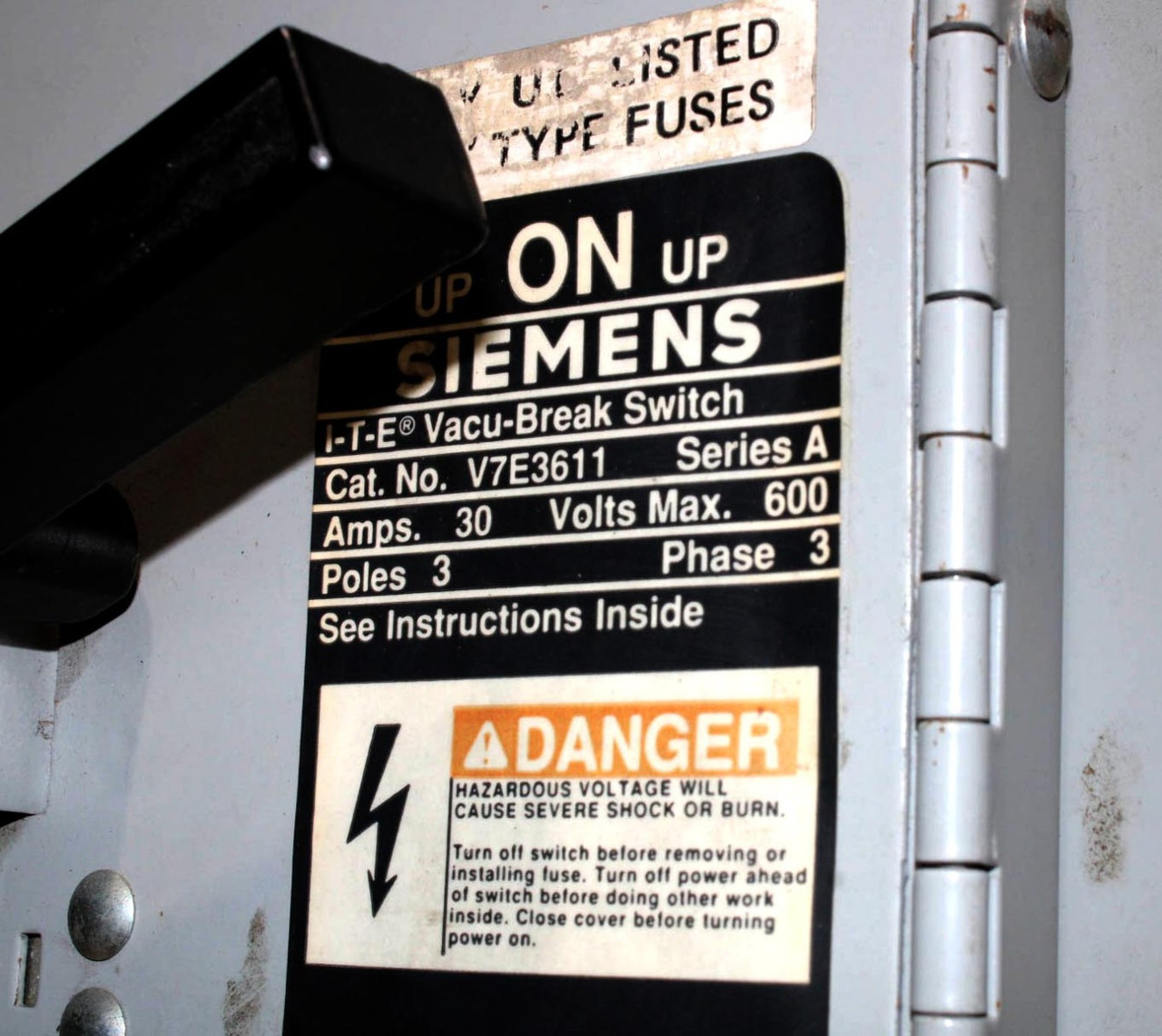 Siemens ITE V7E3611 Fusible Twin Vacu-Break Switch 30/30A 600V 3P 3PH Series A